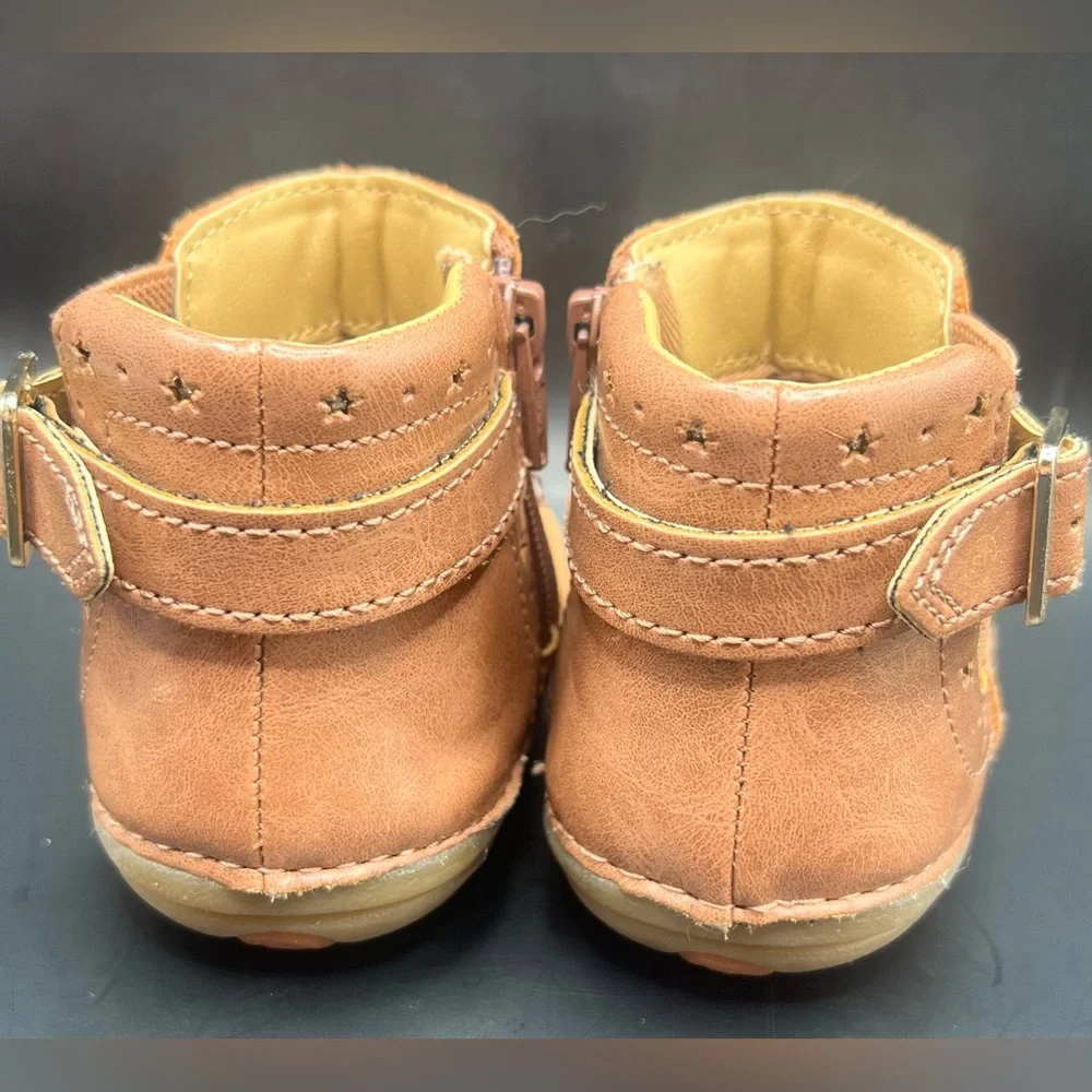 Stride Rite-Kids Tan Leather Ankle Boots with Star‎ Accent, Baby size: 4M, Agnes
